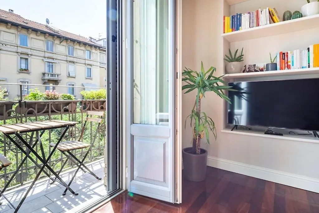 Peaceful Apartment In Porta Venezia Milaan