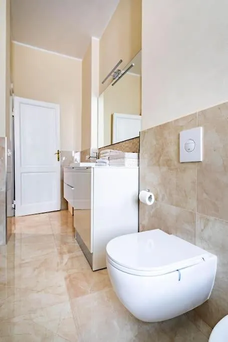 Peaceful Apartment In Porta Venezia Milaan