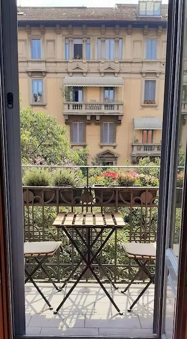 Peaceful Apartment In Porta Venezia Milaan